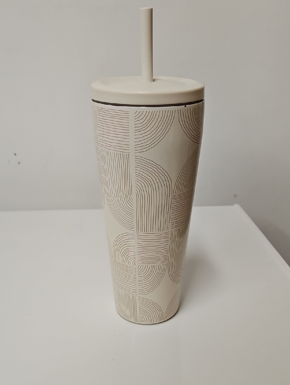 Zac! Cream Geometric Pattern Tumbler with Straw